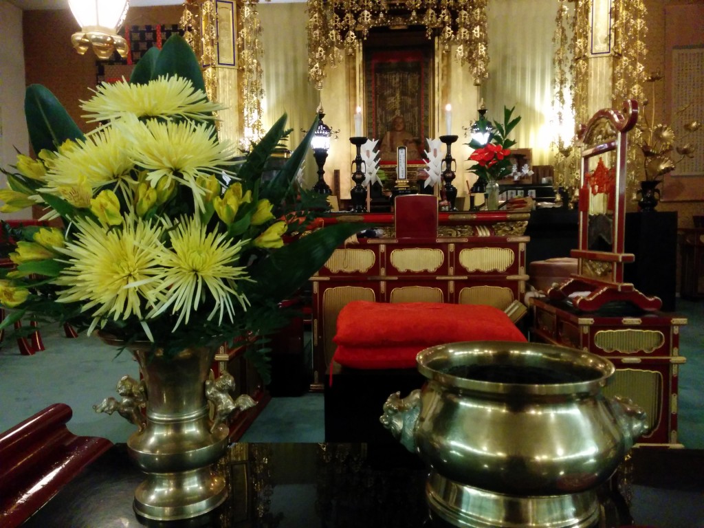 Dec. 20, 2015, altar flowers