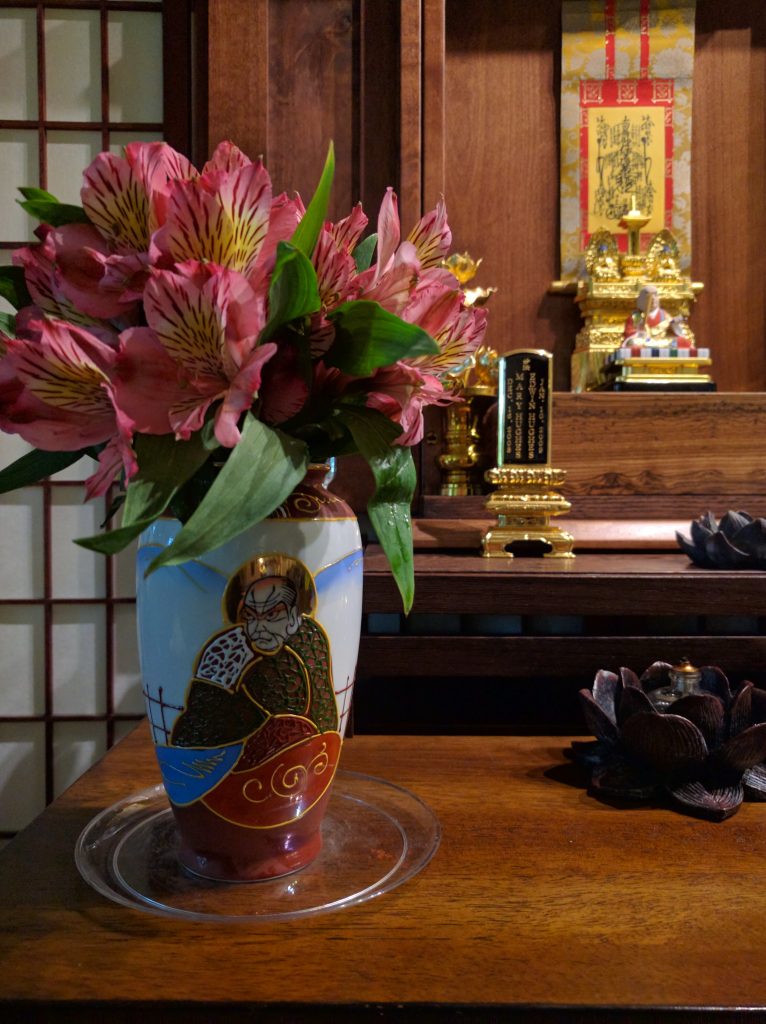 The Saint Nichiren vase makes a nice addition to my altar.